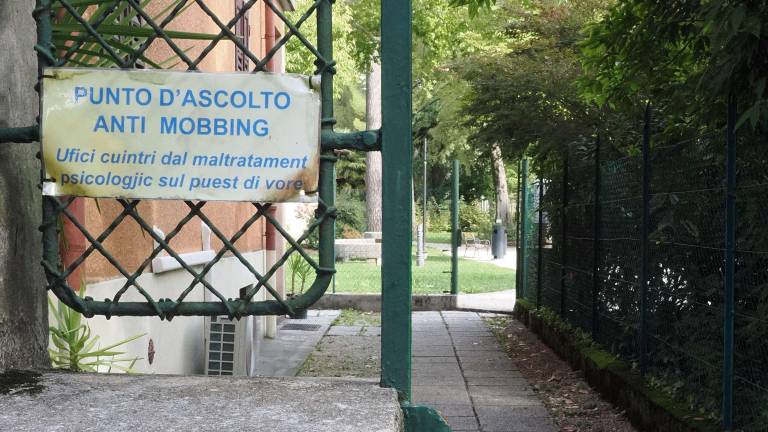 Ne glede na starost se z mobingom sooča več žensk kot moških