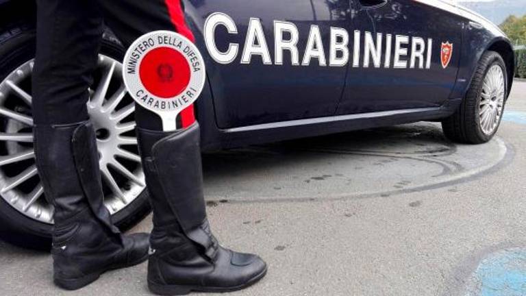 Napadli in hudo poškodovali žensko, karabinjerji iščejo storilce
