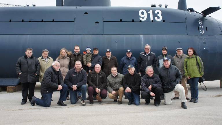 »Magična moč popolne teme in ječanja jeklenega trupa«