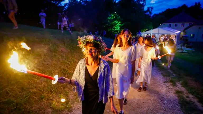 Ena od preteklih podelitev Kresnikove nagrade( SUHADOLNIK/DELO )