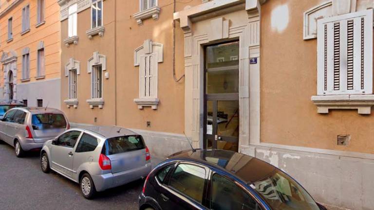 Ponoči gorelo tudi v Ulici Petronio