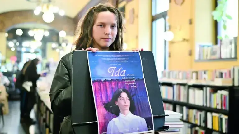 Vesna za najboljši film Idi, ki je pela tako grdo, da so še mrtvi vstali od mrtvih in zapeli z njo