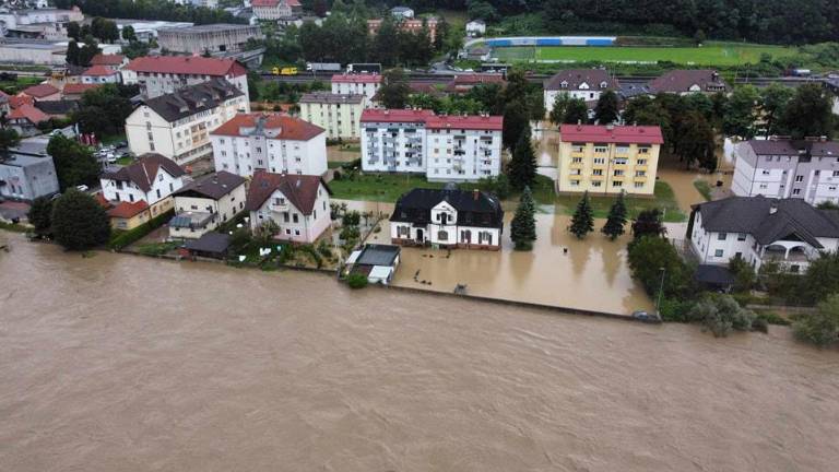 V Sloveniji se situacija umirja, nekateri kraji še odrezani od sveta