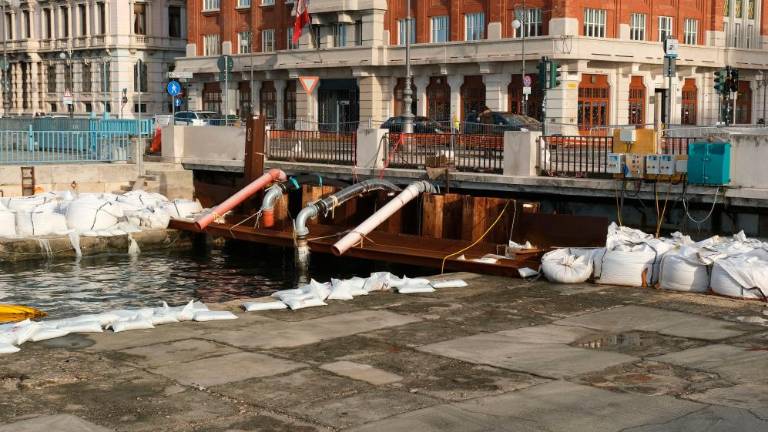 Sanacija mostov nad kanalom se oddaljuje