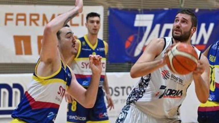 Jadran Gostol začel s porazom