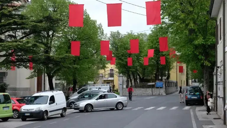 Županu Dipiazzi pisali glede rdečih zastav