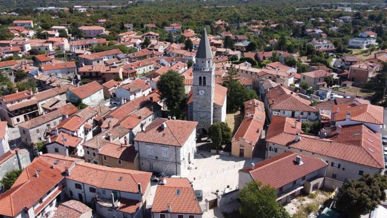Občina prevzema zemljišča in premoženje