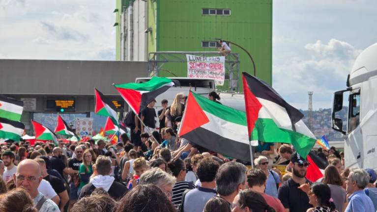 V Trstu več tisoč ljudi na shodu za Palestino