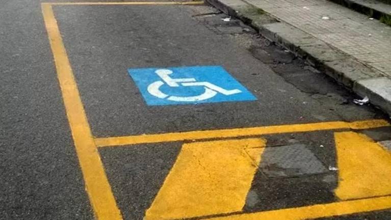 Na Opčinah izkoriščal parkirno karto za invalide pokojne mame