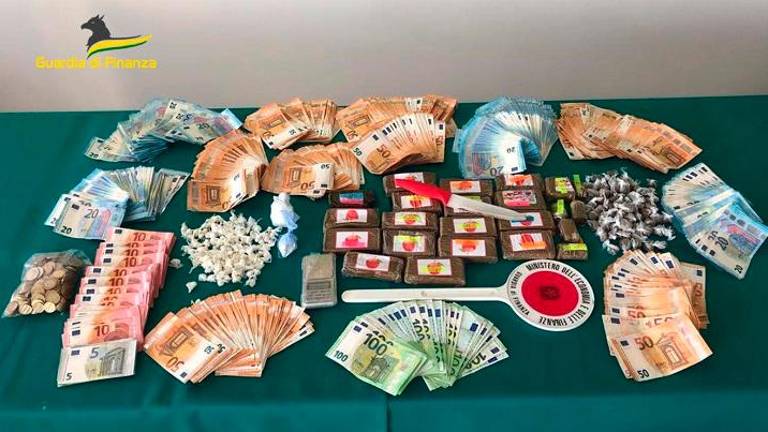 Na domu skrival dva kilograma hašiša in kokain