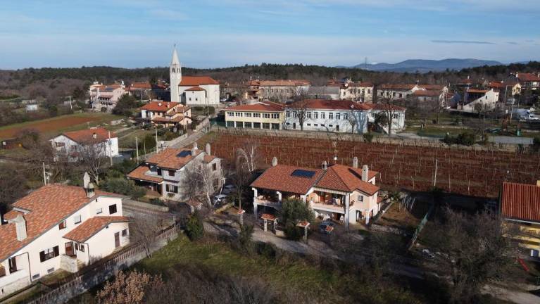 Tatovi na delu v Šempolaju in na vzhodnem Krasu