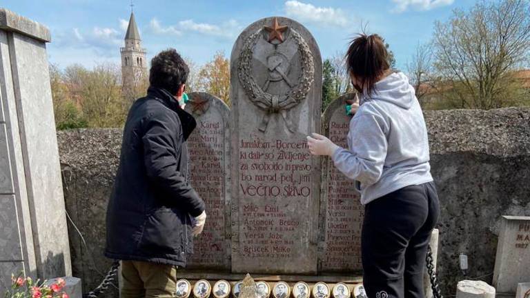 Mladi na Proseku očistili tri spomenike