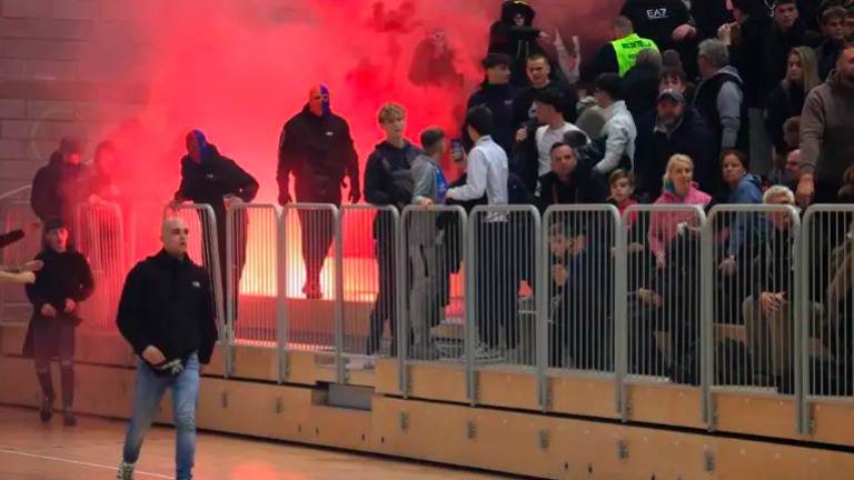 V Ilirski Bistrici skupina zamaskiranih navijačev pretepla mladega domačina