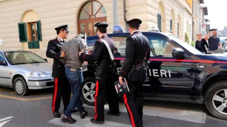 Žrtev čakal pred poveljstvom karabinjerjev