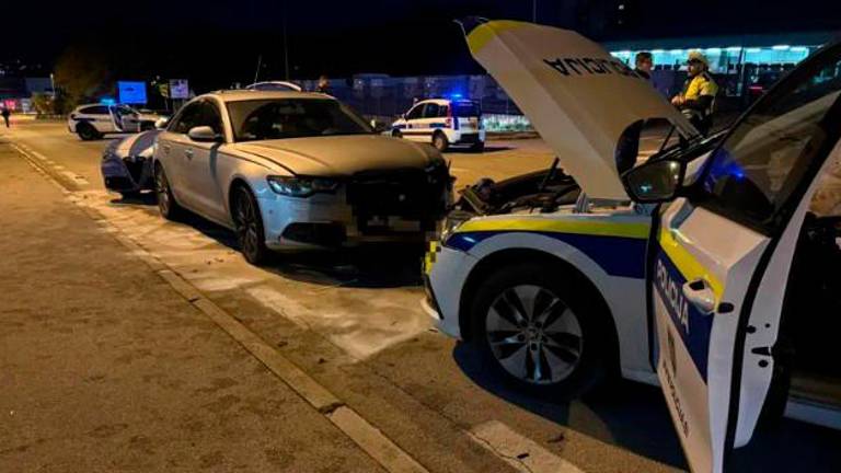Slovenski in italijanski policisti po tržaških ulicah zasledovali bežeči avtomobil