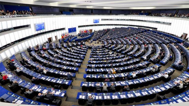 Evropski parlament o avtorskih pravicah, plastiki in spremembi ure