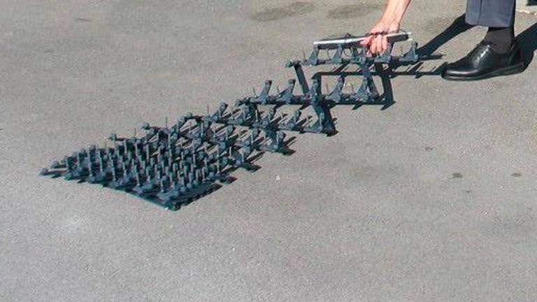 Prevozila stinger, nato na bencinskem servisu trčila v policijski avtomobil