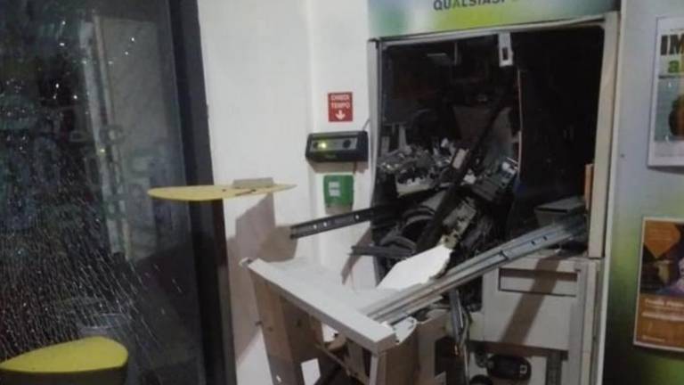 Neznanci razstrelili bankomat v Romansu