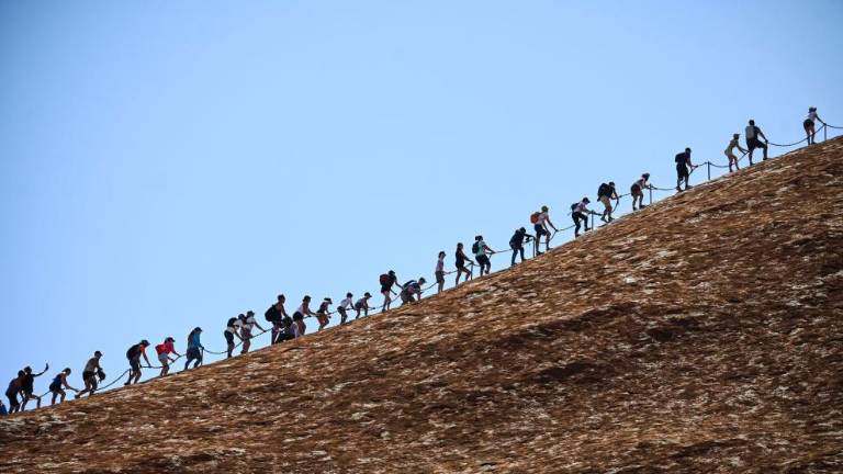 Znani avstralski monolit odslej le za ljudstvo Anangu