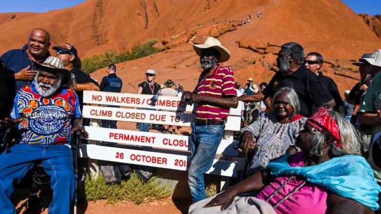 Znani avstralski monolit odslej le za ljudstvo Anangu