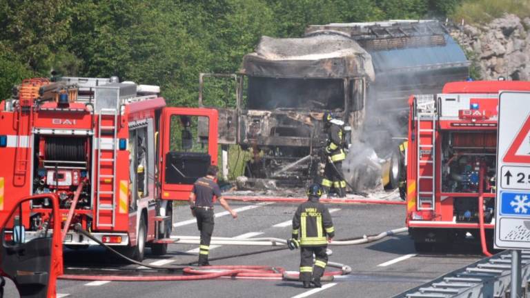 Avtocesta ponovno prevozna, nevarno snov bodo pretočili