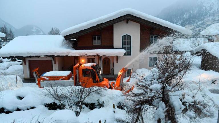 V Avstriji in na Bavarskem dramatične razmere zaradi snega