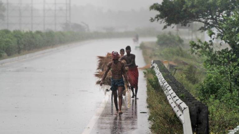 Ciklon Fani, ki je dosegel Indijo, vzbuja velik preplah