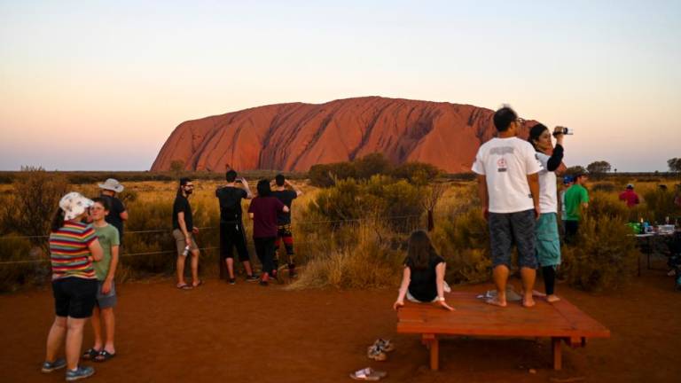 Znani avstralski monolit odslej le za ljudstvo Anangu