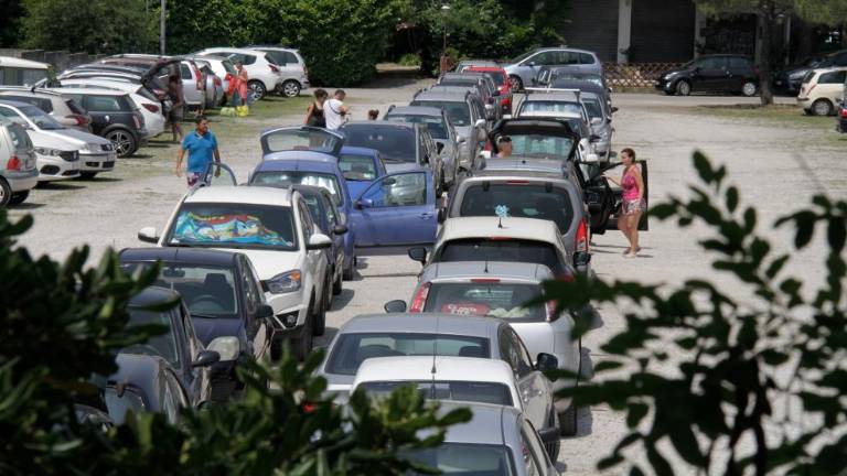 Razmišljajo o uvedbi parkirnine