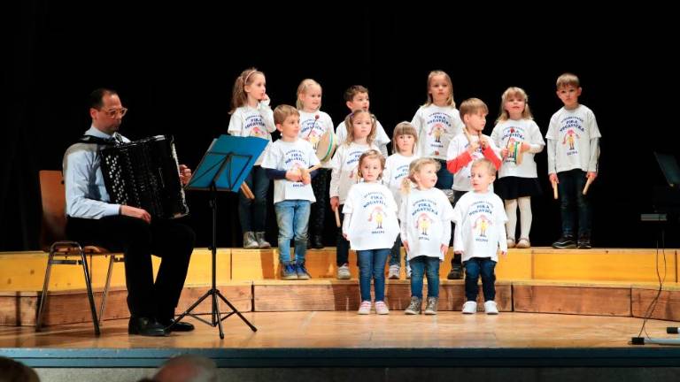 Na Tržaškem skoraj vsi otroci pojejo ...