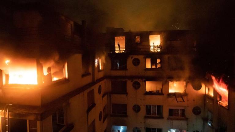 Silovit požar v Parizu (foto)