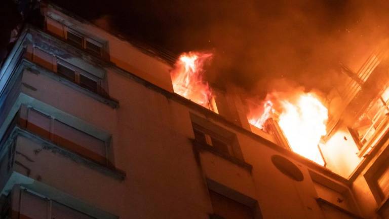 Silovit požar v Parizu (foto)