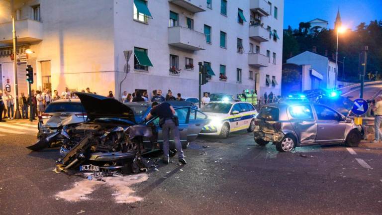 Slovenska policija ponovno za avtom v Trstu