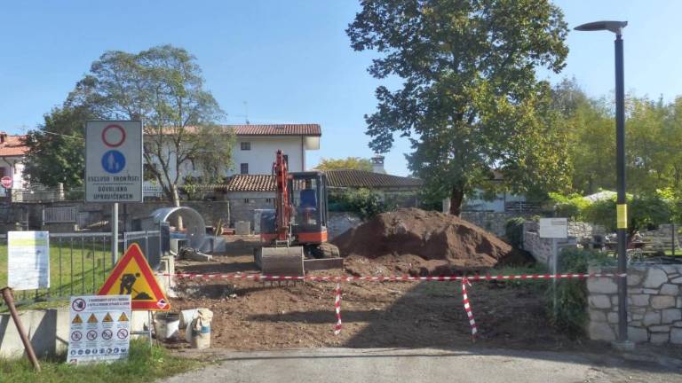 Obnavljajo vaški »plac«