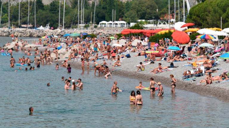 Sesljanski zaliv privablja obiskovalce z obeh strani meje