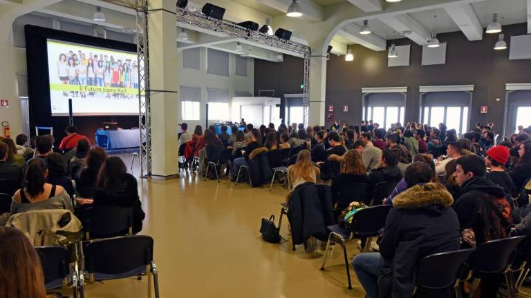 Mladi na desetem Salonu poklicev