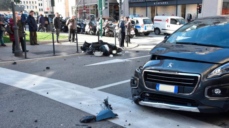 Korzo Italia zaradi nesreče zaprt za promet