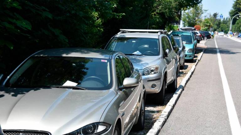 Zavrnjeno vprašanje o parkiranju na Obalni cesti