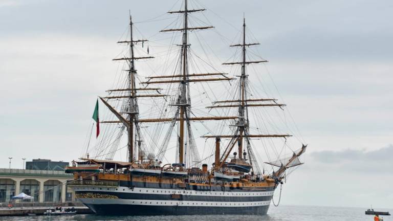 Veličastna ladja Amerigo Vespucci vabi obiskovalce