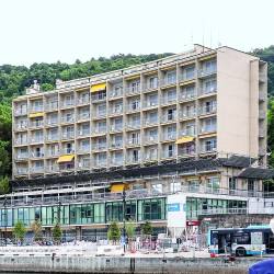 Nekdanji hotel Adriatico v Grljanu (ARHIV)