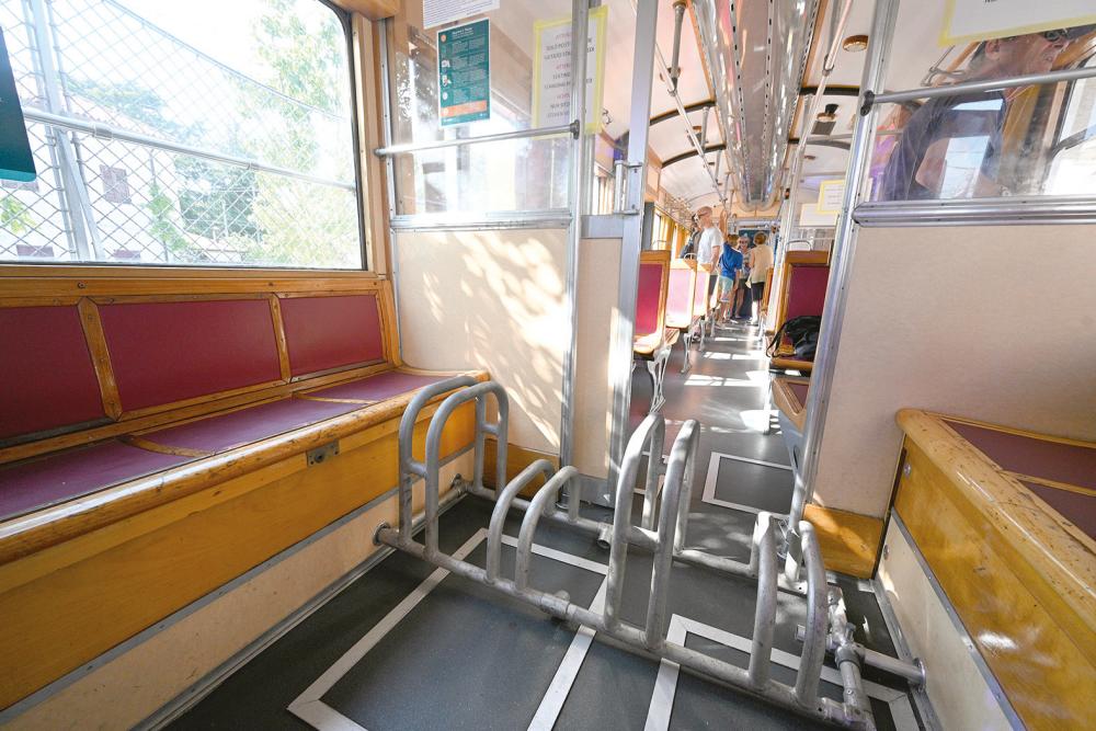 Openski tramvaj: turistična storitev ali lokalni prevoz?