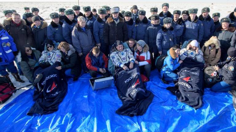 Pristala astronavtka Christina Koch, ki je v vesolju preživela rekordnih 328 dni