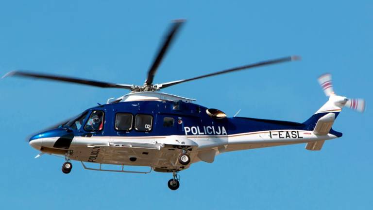 Koprski policisti s helikopterjem in droni iskali dva vlomilca