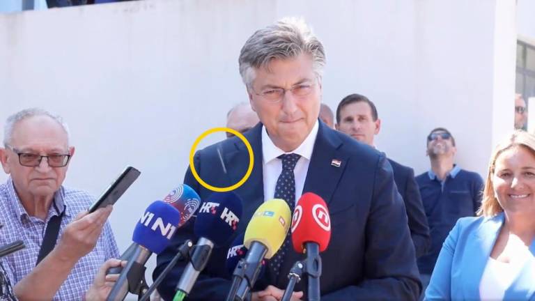Na hrvaškega premierja Plenkovića padla »pošiljka z neba« (VIDEO)