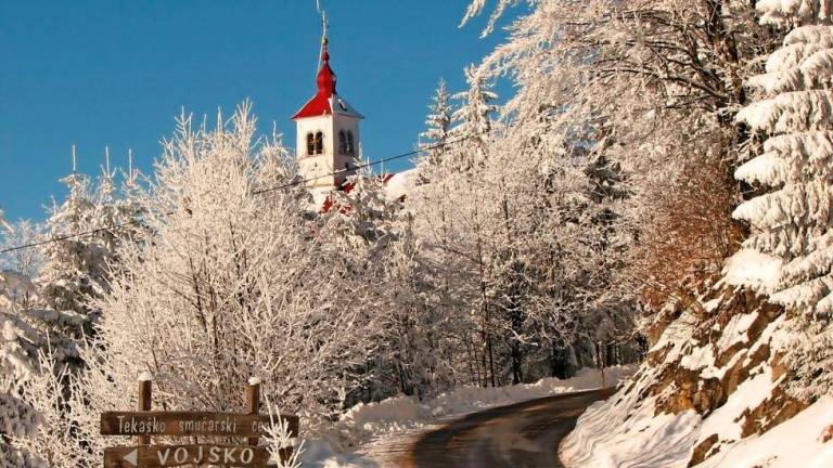 V Sloveniji pričakujejo tudi do 25 centimetrov snega
