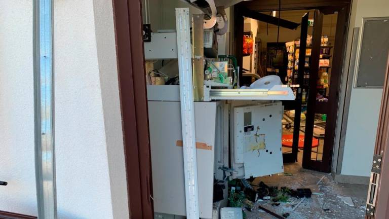 Razstrelili bankomat v Senožečah