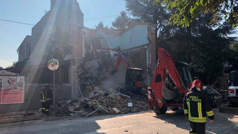 Iz ruševin izvlekli vsa tri trupla