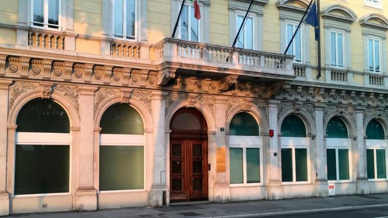 Podkupljeni funkcionar bo moral plačati 900.000 evrov