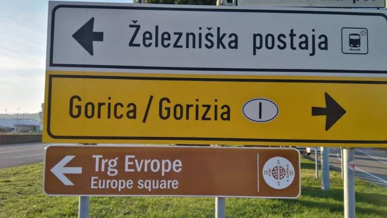 Po petnajstih letih končno usmerjevalne table