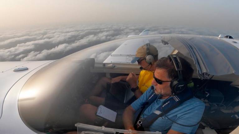 Saharski pesek in črni ogljik segrevata oračje